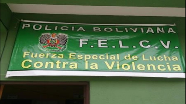 Apuñalan a una mujer de 31 años en Cochabamba y la dejan hospitalizada; la policía busca al agresor