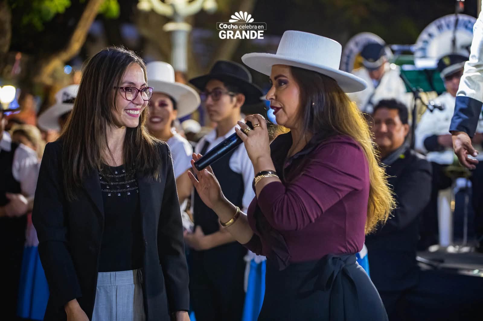 La retreta de antaño rinde homenaje a Cochabamba con la voz de Esther Marisol y el talento de la Banda Municipal