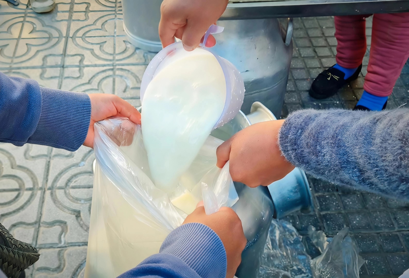 Efecto diésel: productores anuncian que la leche cruda subirá hasta un 50% a partir del 1 de octubre