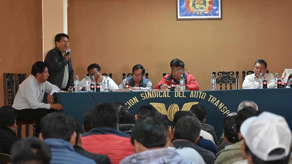 La dirigencia de la Confederación Sindical de choferes de Bolivia.  