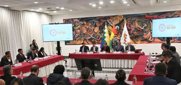 El presidente se reunió con los alcaldes de las ciudades capitales en la Casa Grande del Pueblo. (Foto: redes sociales)