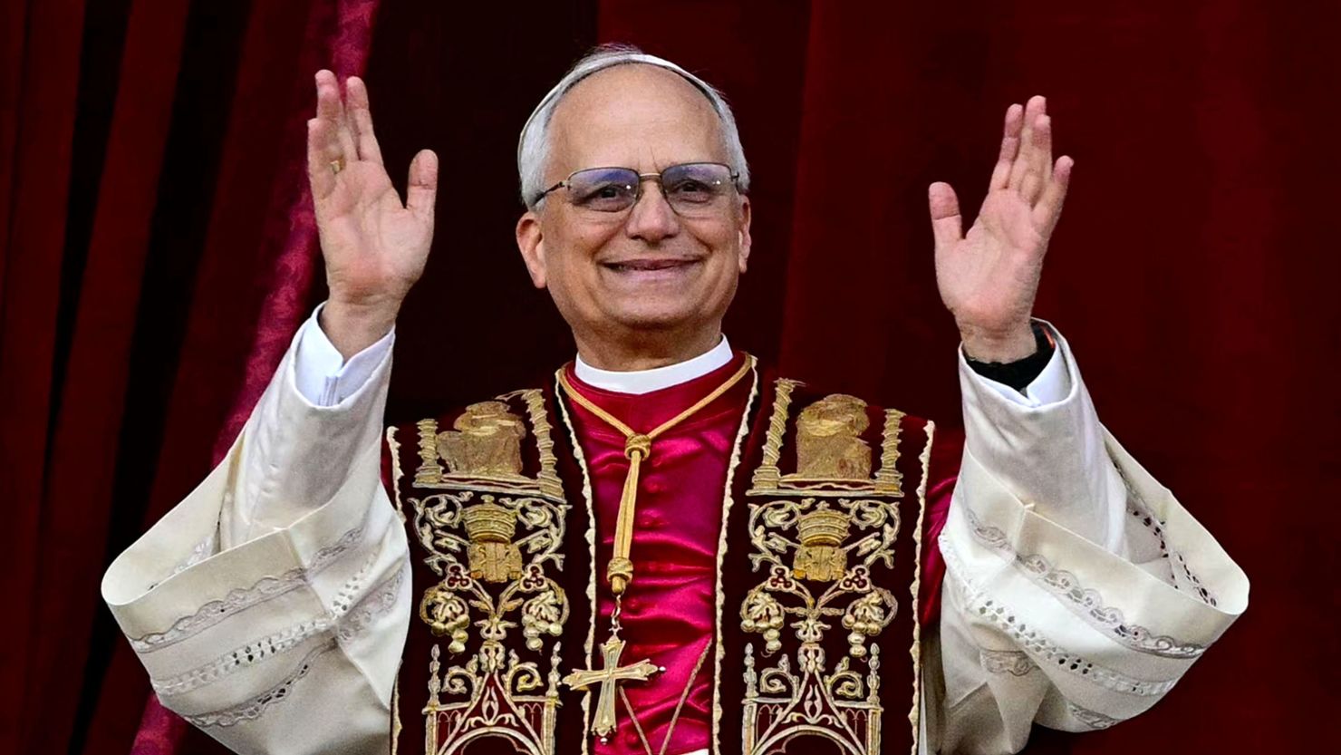 Papa León XIV inicia visita a Francia en medio del debate sobre migración y muerte asistida
