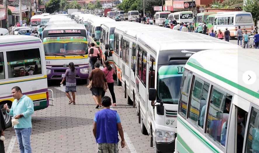 Santa Cruz acata el paro de transporte, pero La Paz y Cochabamba trabajan con normalidad