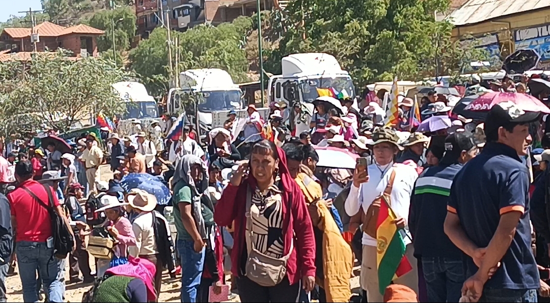 Evistas optan por mitin y evitan marchar al centro de la ciudad ante despliegue policial