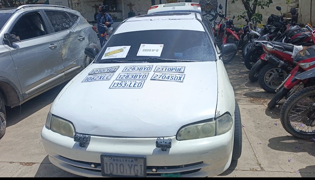 Diprove descubre vehículo con doble tanque artesanal que acopiaba gasolina en sacaba