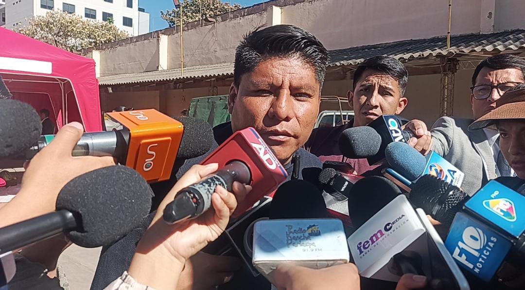 Loza pide al nuevo fiscal general actuar con independencia y respetar la constitución