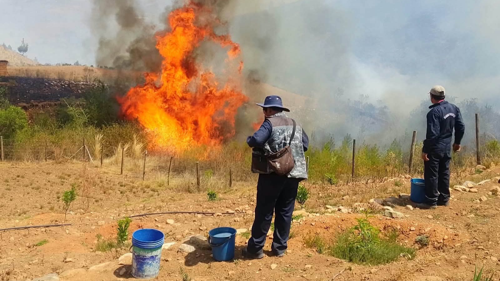 Mizque controla incendio que dejó una persona fallecida y daños materiales