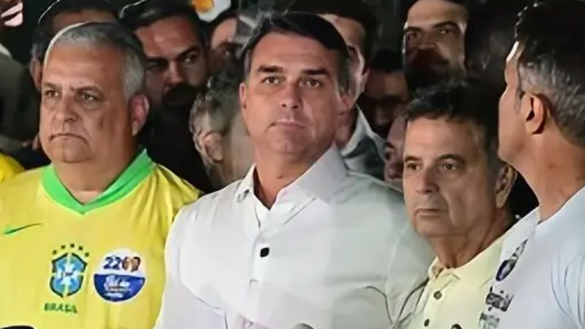 Flávio Bolsonaro desconoce la victoria de Lula y anuncia que pedirá anular las elecciones en Brasil