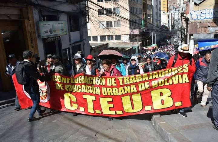 Magisterio Urbano de Bolivia anuncia paro nacional de 24 horas este viernes contra la descentralización de institutos