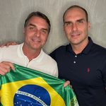 El exdiputado brasileño Eduardo Bolsonaro publicó una fotografía junto a su hermano, el senador Flávio Bolsonaro.