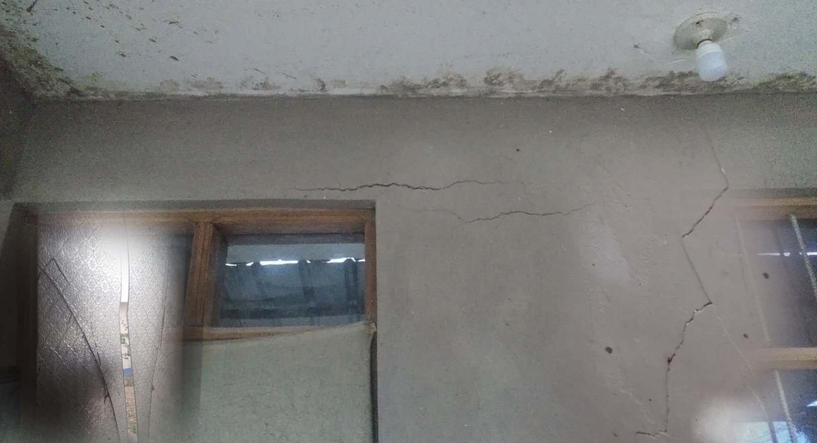 Vecinos de la OTB Esquilan Grande denuncian daños materiales en sus viviendas tras presuntas explosiones en el cuartel de Cotapachi