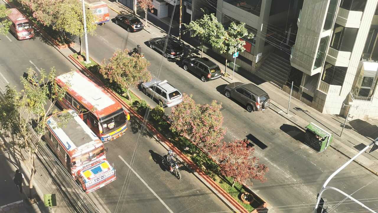 Tránsito capacita a transportistas de Cochabamba en normativa vial y conducción responsable