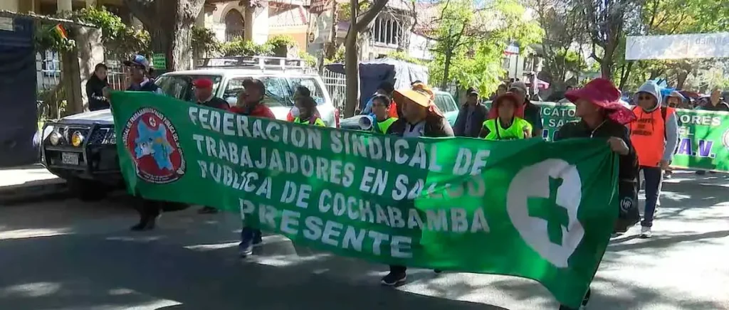 Trabajadores en Salud de Cochabamba en una movilización anterior.