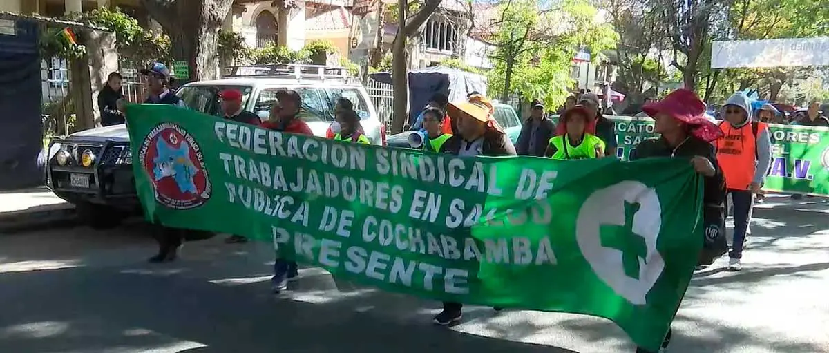 Trabajadores en salud en Cochabamba confirman paro escalonado pese a promesa de pago del bono de vacunación de la gestión 2025