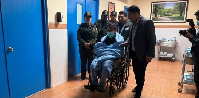 Luis Arce sale del Hospital Arco Iris para declarar en el juicio contra Zúñiga