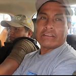 El dirigente Nelson Virreira escolado por policías este miércoles en Cochabamba. (FEM Media)