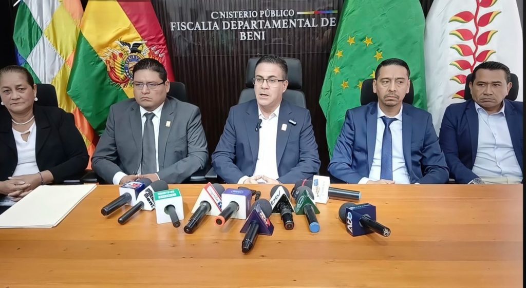 El fiscal general del Estado interino, José Armando Urioste en conferencia de prensa desde Beni.