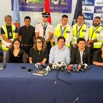 El ministro de Obras Públicas, Mauricio Zamora, junto a senadores y representantes de los trabajadores de BoA.