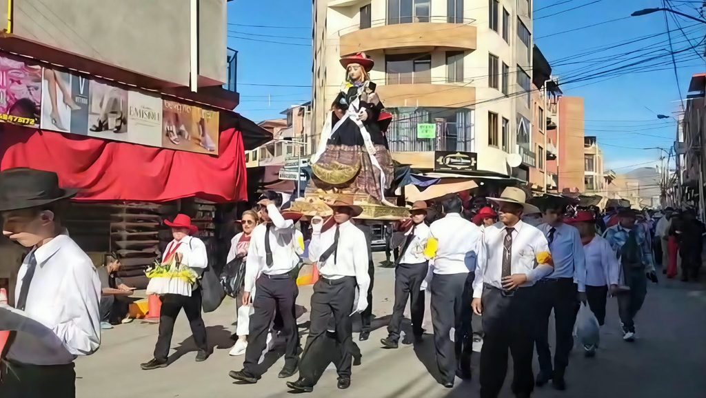 Entrada Autóctona en honor a la Virgen del Amparo. 