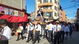 Entrada Autóctona en honor a la Virgen del Amparo.