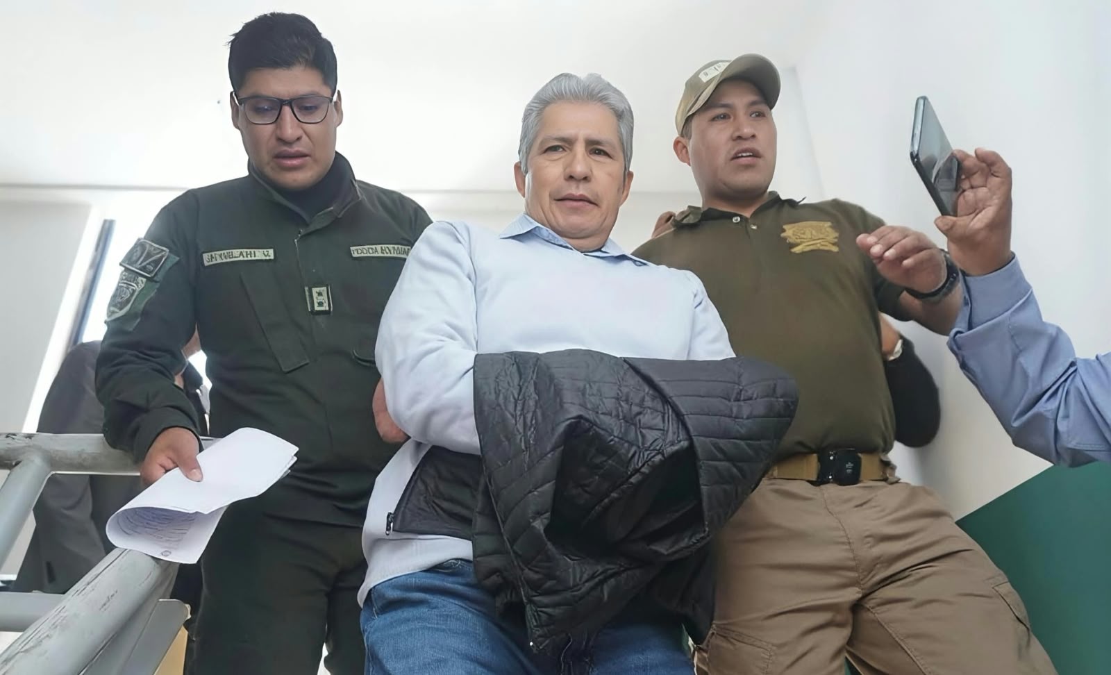 Aprehenden al exministro de Defensa Edmundo Novillo tras declarar por presuntas irregularidades en el «Caso Radares»