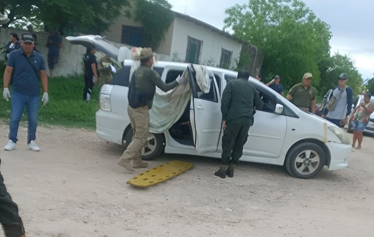 Encuentran a un hombre sin vida dentro de una vagoneta en Puerto Suárez; investigan posible robo