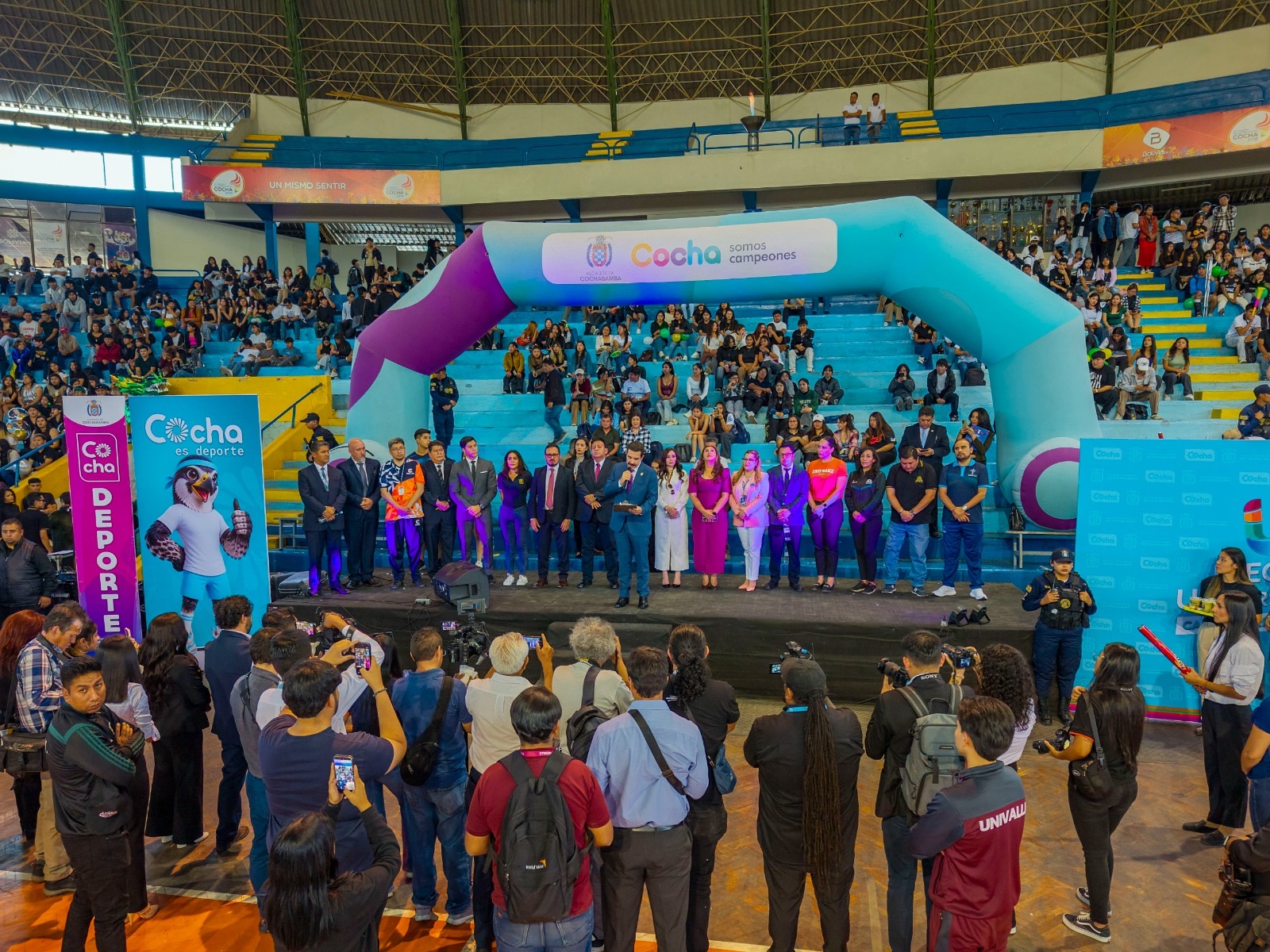 ¡Inician los VIII Juegos Universitarios! 14 universidades compiten en Cochabamba por la corona deportiva local.
