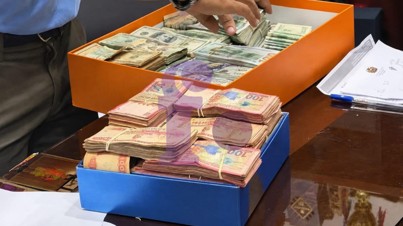 Encuentran dinero en cajas de zapatos y no había nada en la caja fuerte del exfiscal Mariaca, según reporte de la Policía