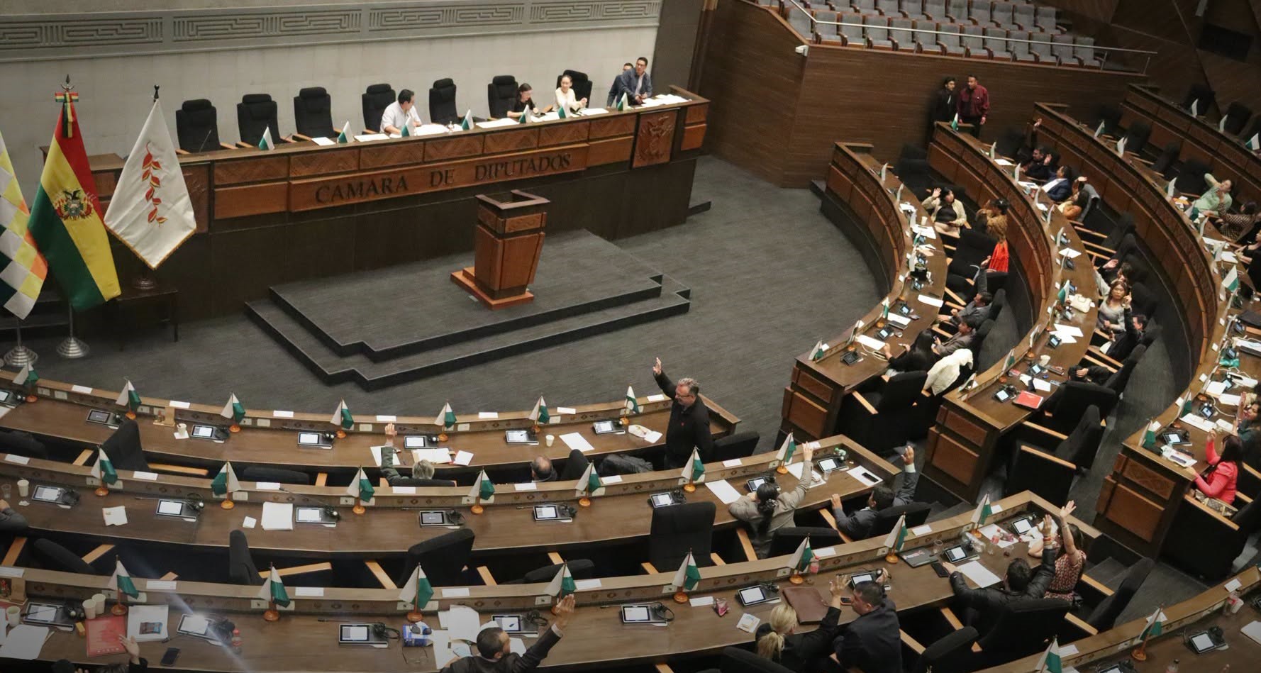 Diputados aprueban ampliación de contratos mineros para dos empresas hasta el 2043