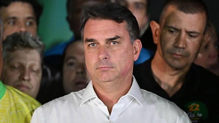 Medios brasileños apuntan que Flávio Bolsonaro estaría rumbo a EE. UU. tras su derrota electoral