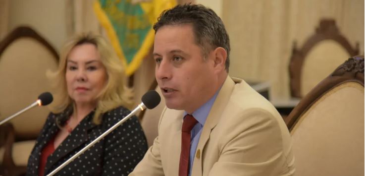 Lara prevé repliegue de policías de la Vicepresidencia porque no sabe si tiene “seguridad o espías”