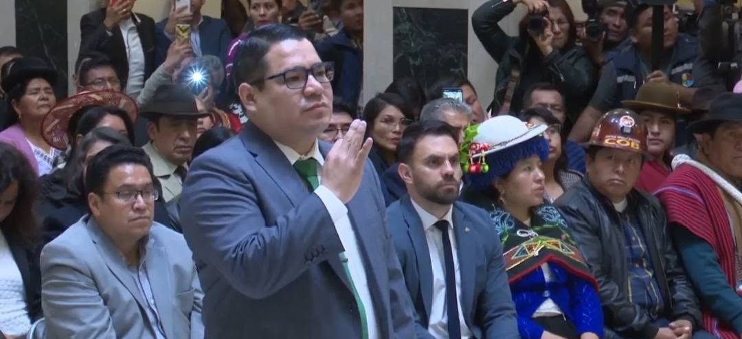 Luchar con firmeza y erradicar el flagelo de la corrupción, así juró Mariaca el 2024